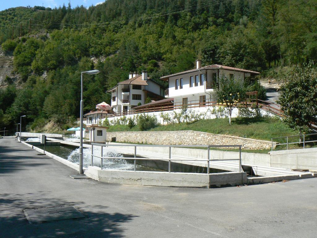 Fisherman'S Hut Family Hotel Beden المظهر الخارجي الصورة